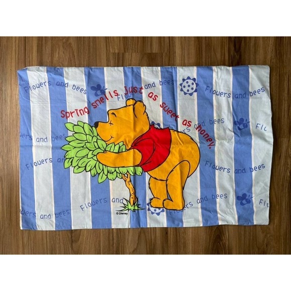 Winnie The Pooh "Spring smells just as Good as Honey" Pillowcase - Picture 1 of 3